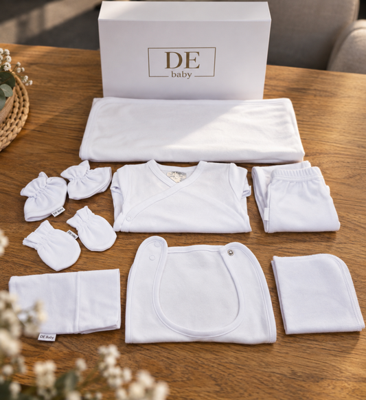 DE Baby Kleine Schätze 8-teiliges Neugeborenen Geschenkset in Weiß mit Geschenkbox
